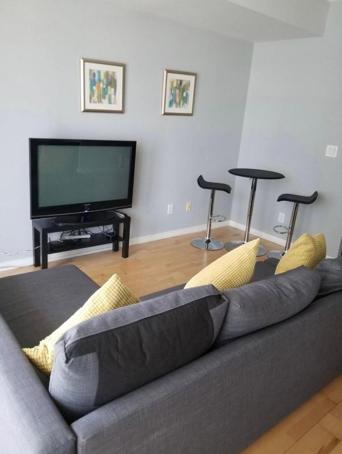 Appartamento Beautiful Unit In Heart Of Downtown Toronto Esterno foto