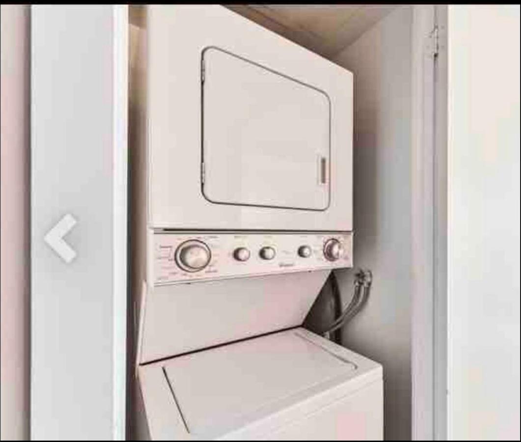 Appartamento Beautiful Unit In Heart Of Downtown Toronto Esterno foto