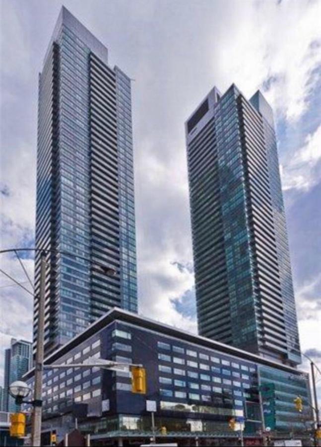 Appartamento Beautiful Unit In Heart Of Downtown Toronto Esterno foto