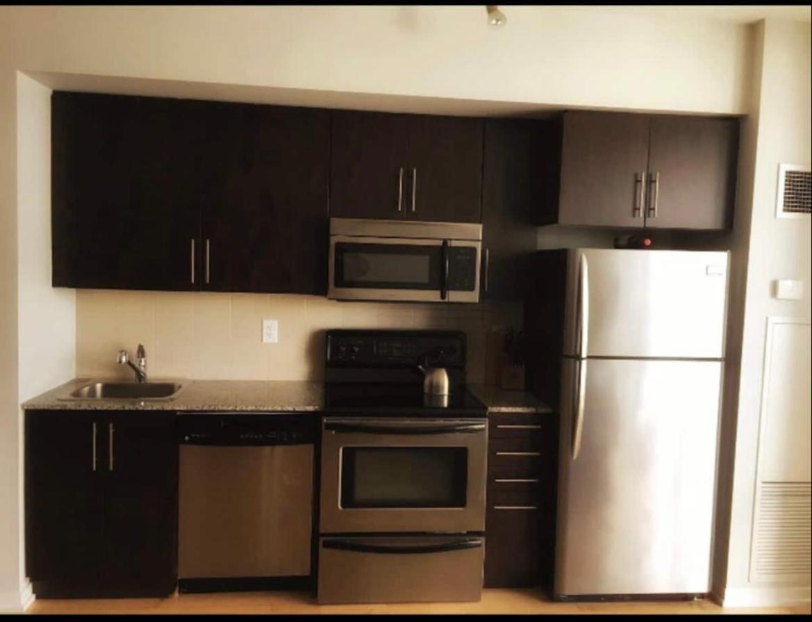 Appartamento Beautiful Unit In Heart Of Downtown Toronto Esterno foto