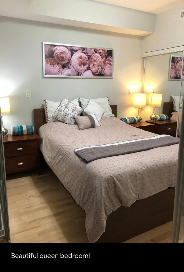 Appartamento Beautiful Unit In Heart Of Downtown Toronto Esterno foto