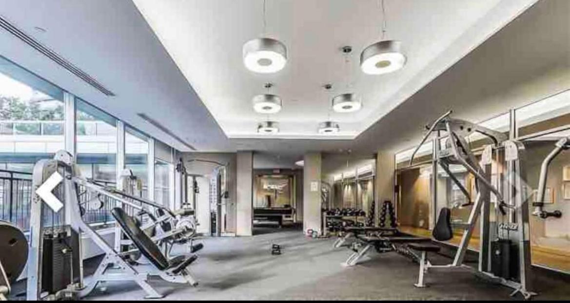 Appartamento Beautiful Unit In Heart Of Downtown Toronto Esterno foto